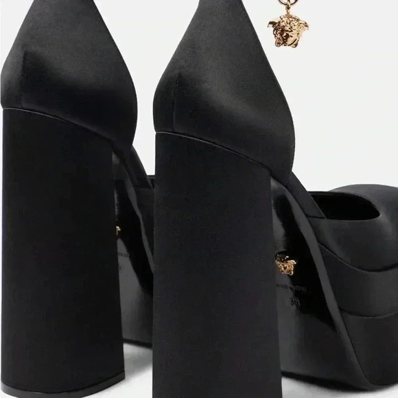 Brand New with Box and Dustbags, Medusa Aevitas Satin Pump - Picture 5 of 14